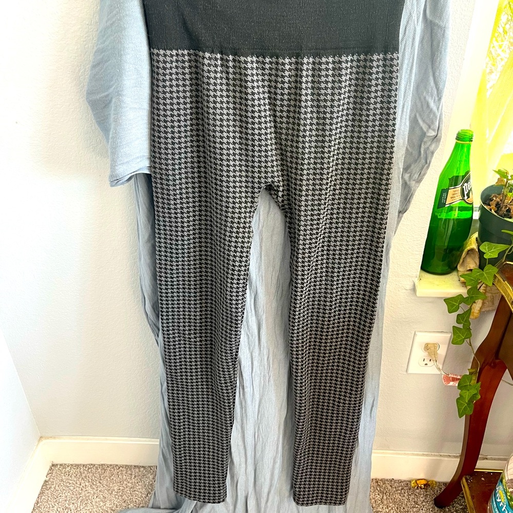 Charlie Paige, small, grey colored fleece lined leggings